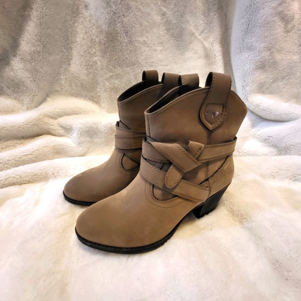Rocket Dog Sayla Vintage women's boots, size 7